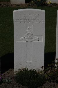 Ypres Reservoir Cemetery - De La Mare, Thomas